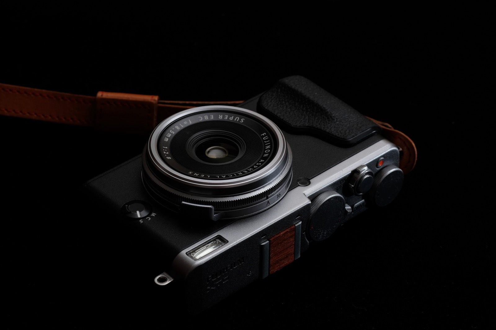 富士フイルムX70レビュー！かっこいいルックスと美しい写真の色味