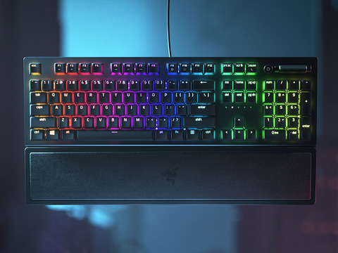 Razer、2.4GHz無線/Bluetooth/有線接続対応のゲーミングキーボード