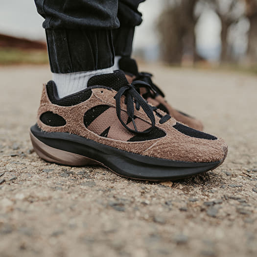 Men's shoes New Balance Warped Runner Mushroom Brown/ Black