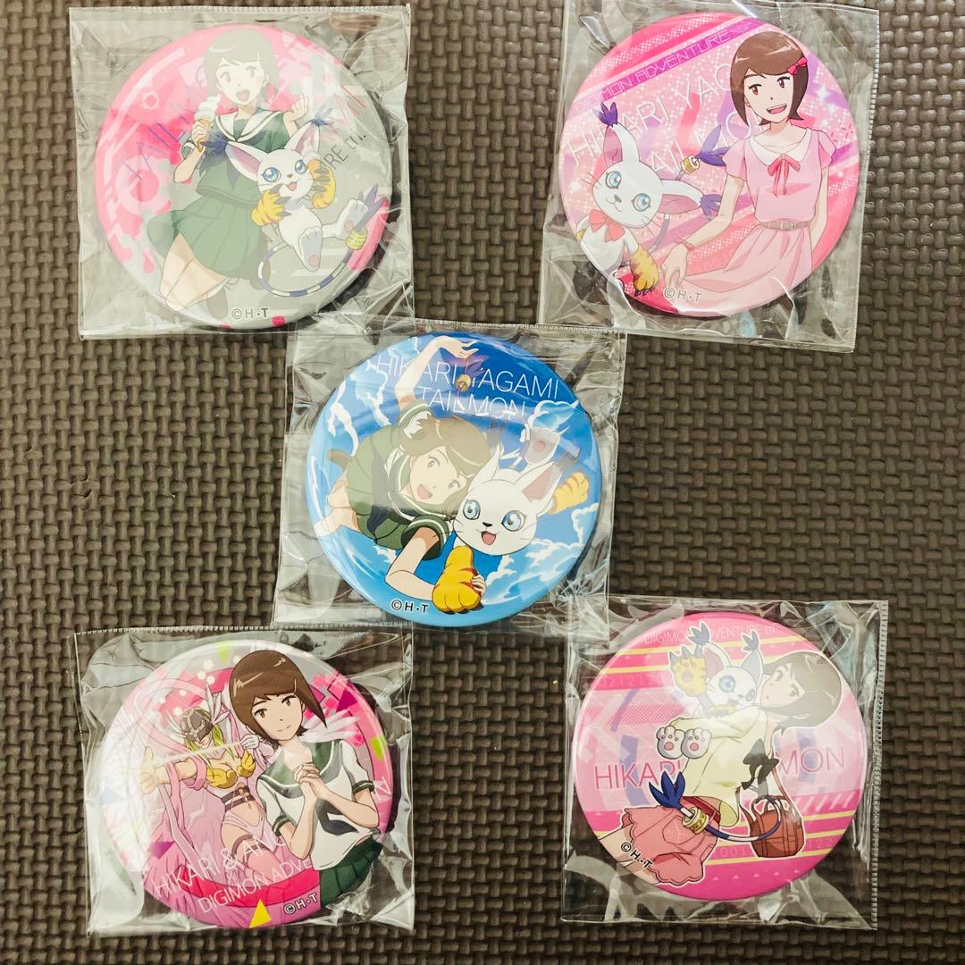 デジモン　缶バッジ　ヒカリ　テイルモン　エンジェモン グッズ-バッチ】デジモンアドベンチャー 描き下ろし 八神ヒカリ